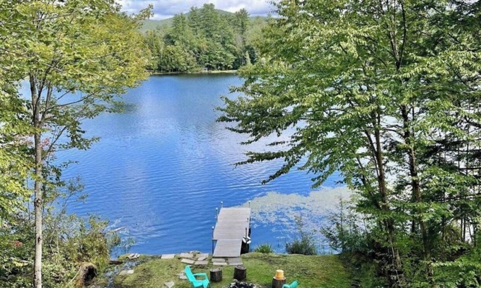 Woodsville Cabina | Lakefront Log Home in White Mountains! Dog-Friendly!