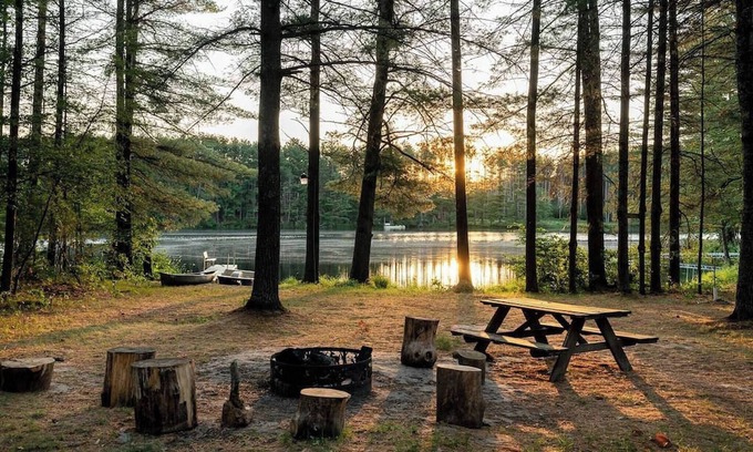 Black River Falls Cabina | Lakefront Log Cabin w/Loft, Kayaks, Canoe, EV