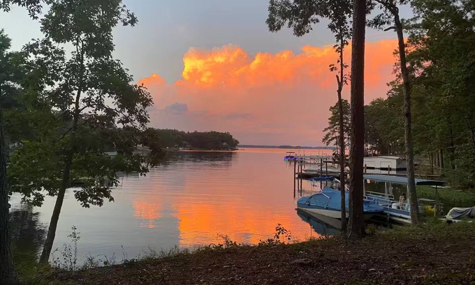 Gilbert Apartamento | Lakefront Luxury Apartment on Lake Murray ~ Next to Marina