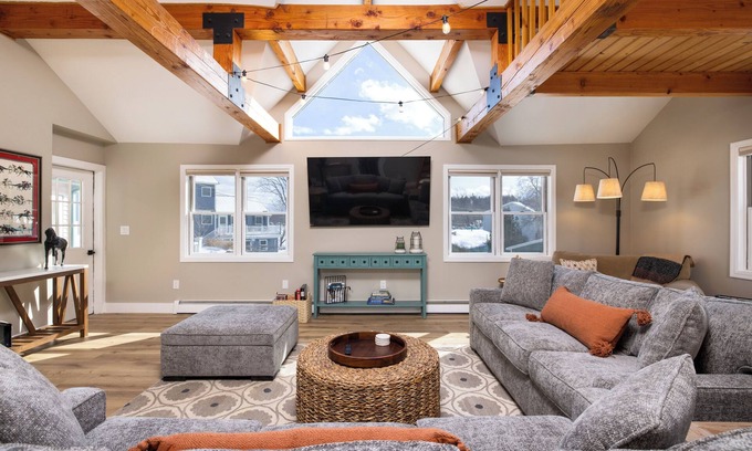 Saratoga Springs Casa | Lakefront Luxury at Stony Pointe. Private lake access.