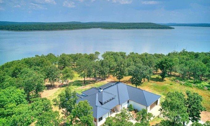Eufaula Casa | Lakefront Luxury Boat Slip Available