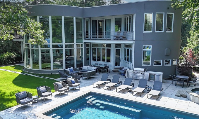 Union Pier Casa | Lakefront Luxury, Private Beach & Pool, Tennis