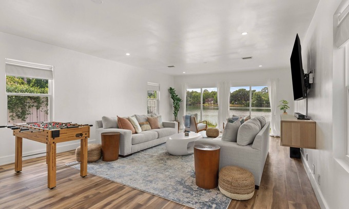 Country Club Estates Casa | Lakefront Luxury Rental
