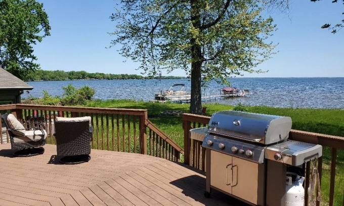 Neenah Casa | Lakefront Luxury - Wonderful lodging nestled on the shore - new: sleeps 8 only