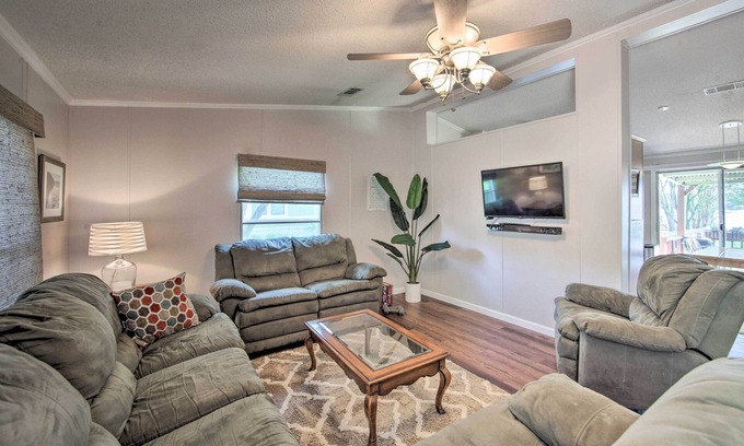 Enchanted Oaks Casa | Lakefront Mabank Gem w/ Sunset Views: Pets Welcome