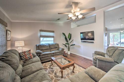 Enchanted Oaks Casa | Lakefront Mabank Gem with Sunset Views Pets Welcome