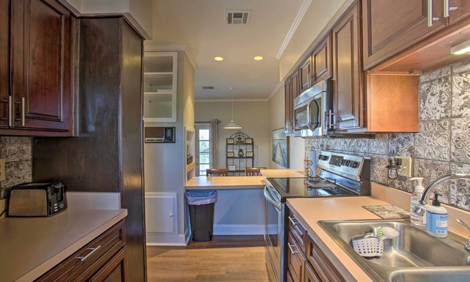 Madisonville Casa | Lakefront Madisonville Townhome w/ Views!