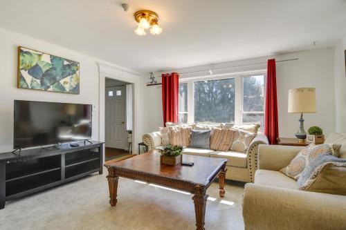 Oakland Casa | Lakefront Maine House about 4 Mi to Colby College