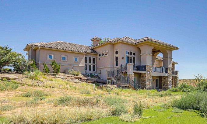 Tucumcari Casa | Lakefront Mansion: Game Room & Deck in New Mexico!
