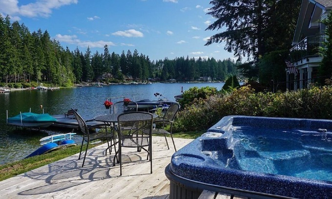 Grapeview Cabina | Lakefront Mason Lake home- glamping in a cabin!