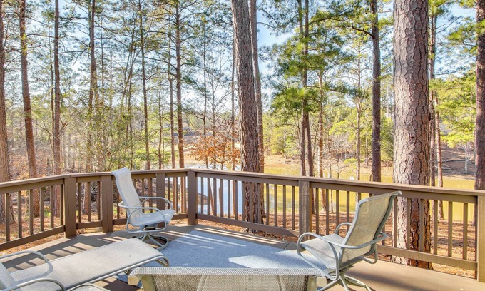 McCormick Casa | Lakefront McCormick Gem: Deck & Golf Course Views
