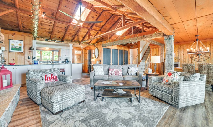 Cadillac Cabaña | Lakefront Michigan Cottage w/Grill, Dock & Kayaks
