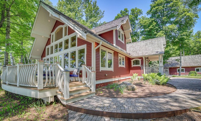 Channing Cabaña | Lakefront Michigan Retreat w/ Private Dock