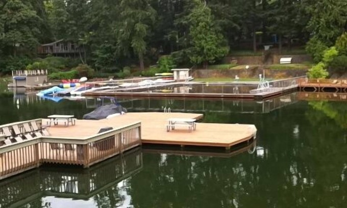 Lakewood Condominio | Frente al lago moderno con una hermosa vista!