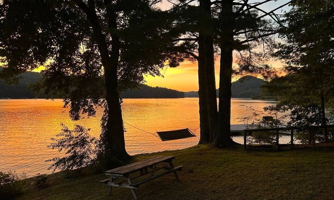 Glenville Casa | Lakefront Mountain Cabin on Lake Glenville, NC