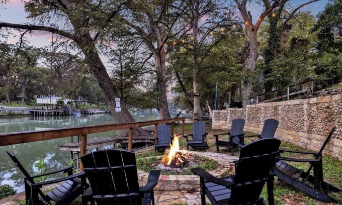 Seguin Casa | Lakefront Near Schlitterbahn and New Braunfels