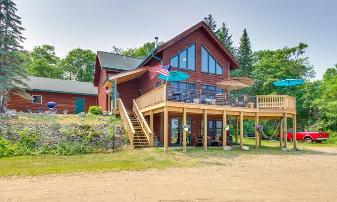 Nevis Cabina | Lakefront Nevis Home w/ Beach Access + Boat Slip!