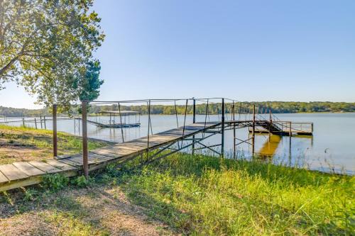 New Concord Casa | Lakefront New Concord Paradise with Screened Porch!