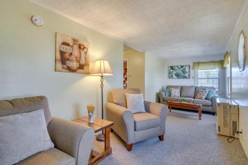 Oakland Apartamento | Lakefront Oakland Vacation Rental with Dock and Views!