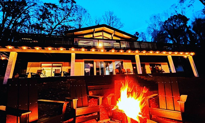 Cadiz Casa | 7 bedroom lakefront oasis on Lake Barkley - 3 acres with NEW private dock 2024
