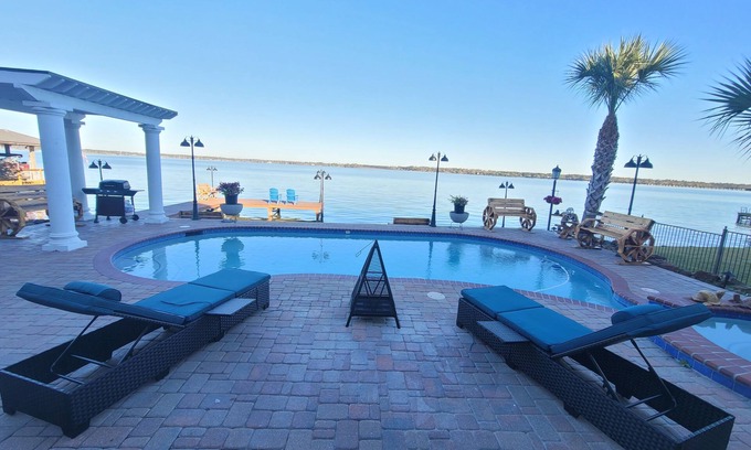 Atascocita Casa | Lakefront Oasis