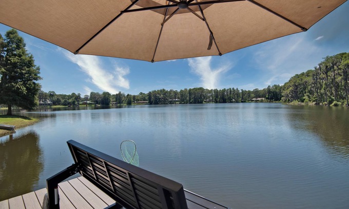 Lake Keystone Casa | Lakefront Odessa/Tampa! Treehouse, Dock, Canoes, Fishing, Jacuzzi on site!