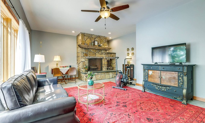 Orange Apartamento | Lakefront Orange Vacation Rental - Pet Friendly!