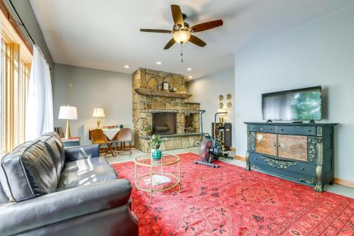 Orange Apartamento | Lakefront Orange Vacation Rental - Pet Friendly!