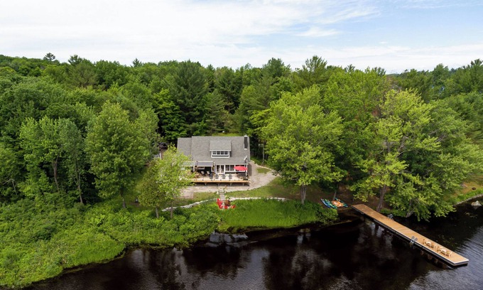 Muskoka Lakes Casa | Lakefront Paradise: Modern Comfort & Stunning View