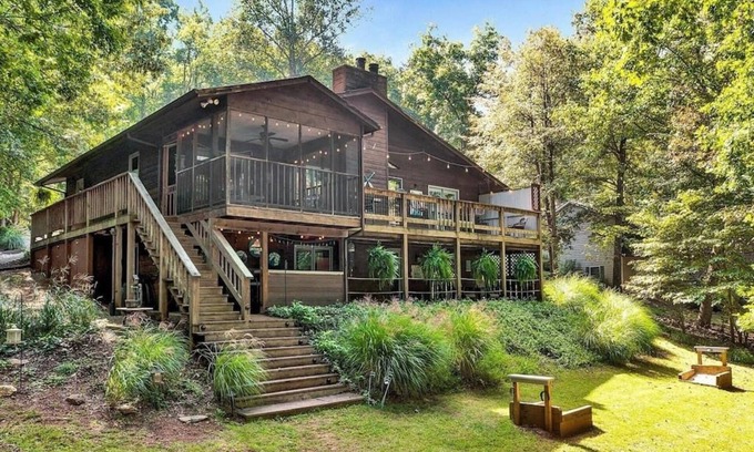 Goodview Casa | Lakefront Paradise - Hot Tub, Game Rm, Kayaks, Dock