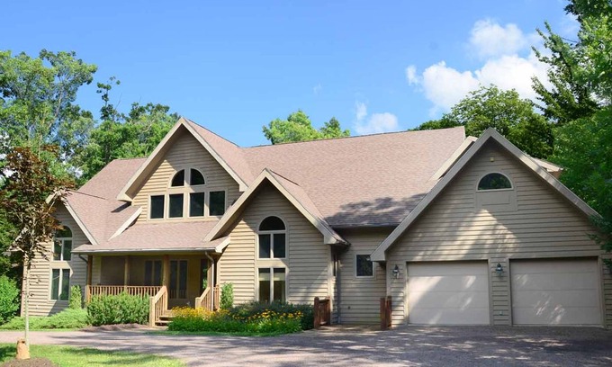Blakeslee Casa | Lakefront & pet friendly home in tranquil wooded community w/ private dock!