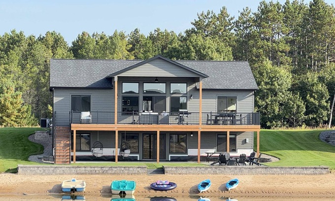New Lisbon Casa | Lakefront, Pickleball, Firepit, Kayaks, Sleeps 20