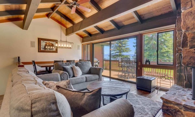 Tahoe Sierra Estates Casa | Lakefront|Pier|Bouys|Pickleball|Walk to town