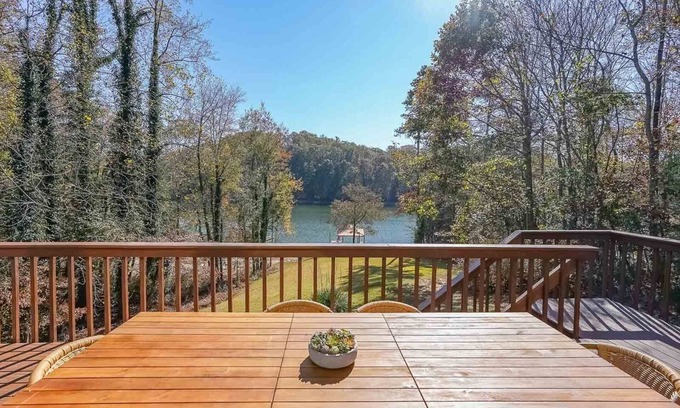 Dawsonville Casa | Lakefront, Private Dock, Heated Pool, Hot Tub, Kayaks, GameRoom, Dahlonega 25min