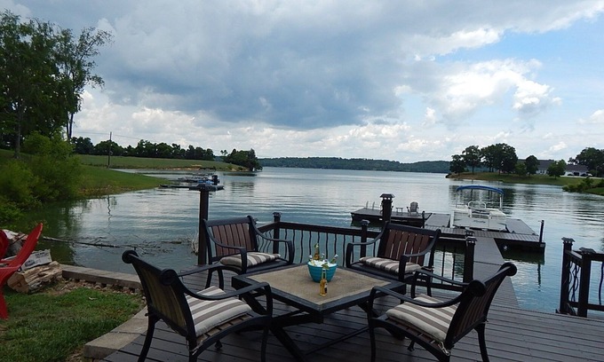 Dandridge Cabina | Lakefront Private Pool Dock