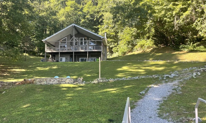 Cullowhee Casa | Lakefront property on Lake Glenville, NC close to all Western NC has to offer.