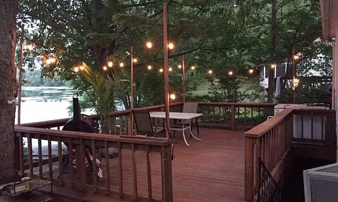 Pine Plains Casa | Lakefront property at its finest. Nearby fantastic skiing slopes.