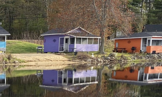 Northwood Cabaña | Lakefront Purple Cottage