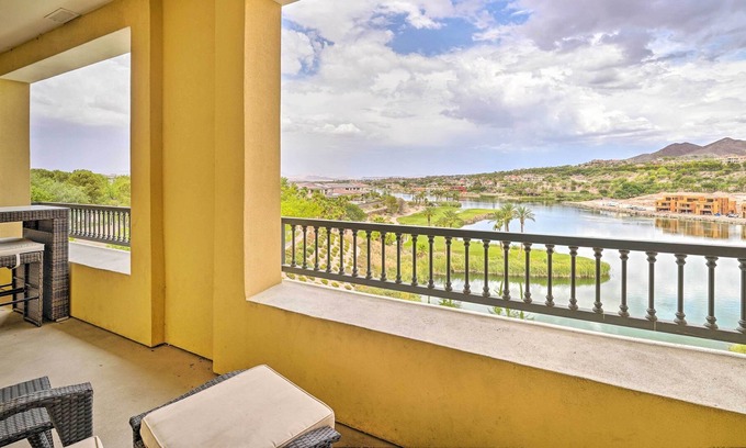 Lake Las Vegas Condominio | Lakefront Resort-Style Henderson Penthouse!