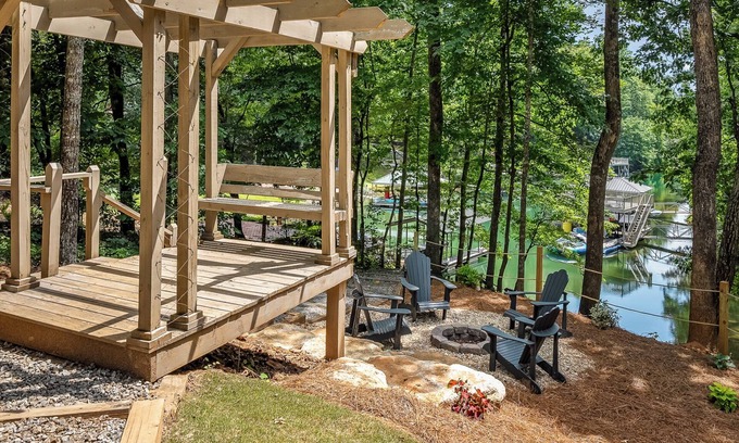 Six Mile Casa | Comfortable Lake Keowee Retreat for Families, Dogs and Football Fans