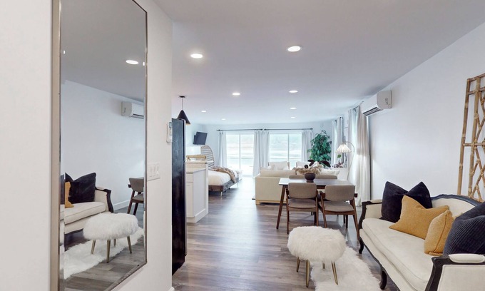 Dundee Apartamento | Lakefront retreat at out stylish studio apartments!
