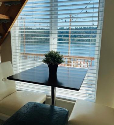 Viewpoint Casa | Lakefront retreat close to Microsoft and Bellevue