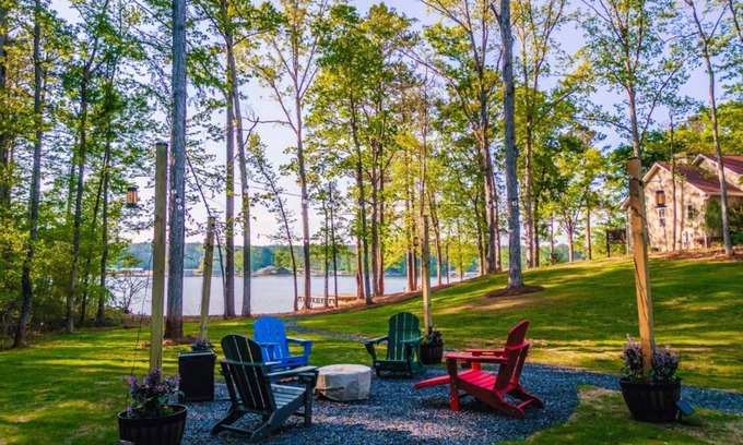 Eatonton Casa | Lakefront Retreat/Fully Loaded/2 King Suites/Coffee Bar
