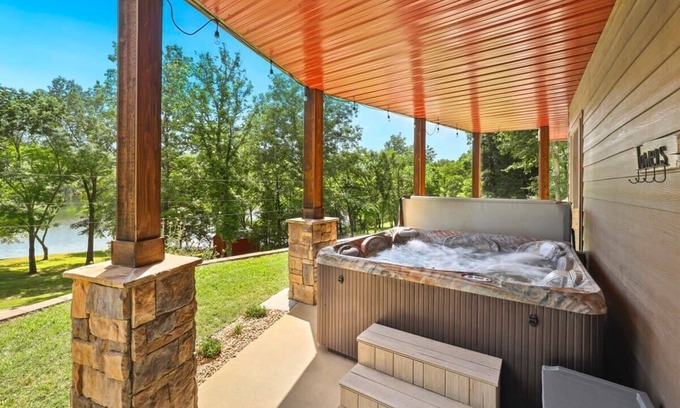 Springdale Casa | Springdale Lake Home | Perfect for Groups