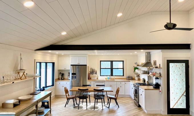Copake Casa | Lakefront Retreat on Robinson Pond - Stunning Sunrise
