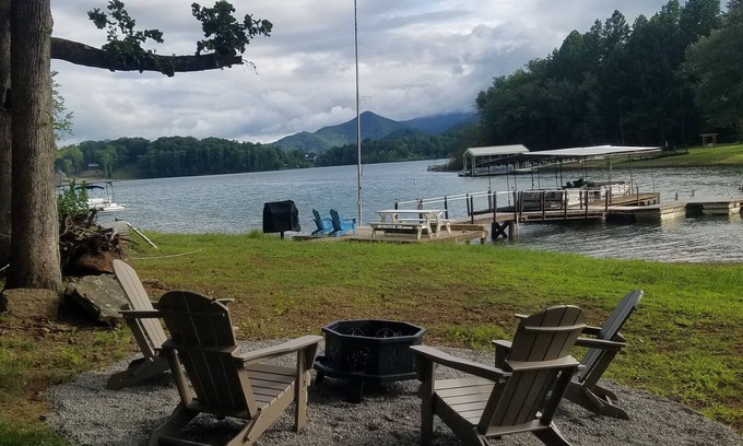 Hiawassee Casa | Lakefront Retreat on Chatuge – 2 Min to Town w/ Mother-in-Law Suite- sleeps 10