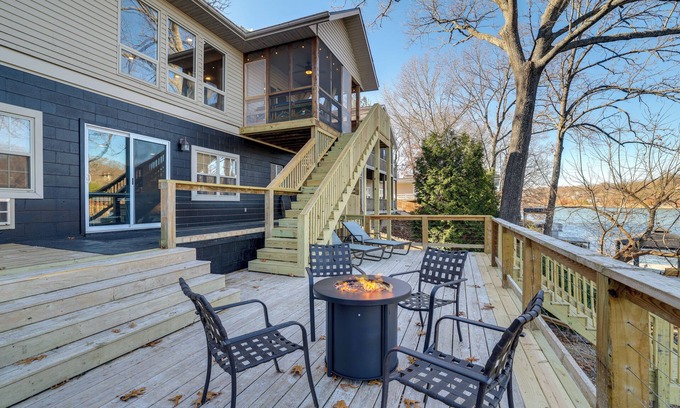 Bella Vista Casa | Lakefront Retreat w/ Game Room in Bella Vista!