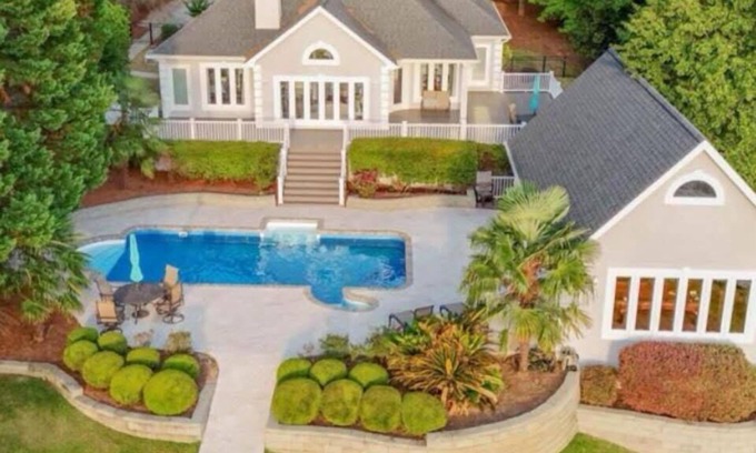 Milledgeville Casa | Lakefront Retreat with Pool and Room For Everyone!