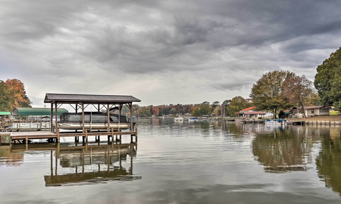 Cross Hill Casa | Lakefront Retreat w/ Dock, Fishing & Fire Pit!