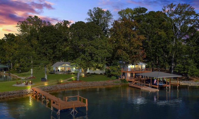 Dadeville Casa | Lakefront Retreat - Win Blu Point